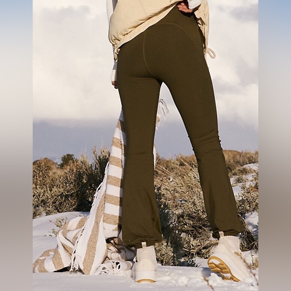 NWOT Free People FP Movement Lets Bounce Pants in Dark Olive - Picture 2 of 3